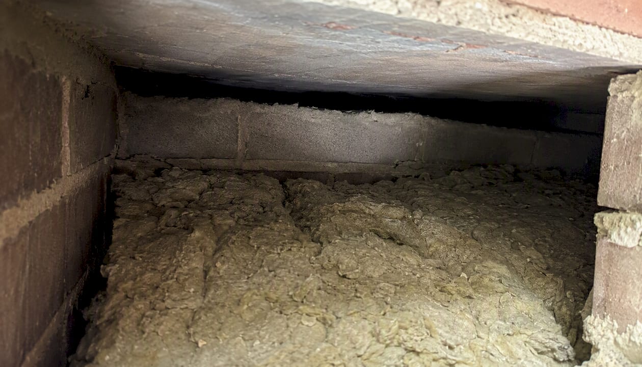 Slumped mineral wool creating cavity void and cold bridge